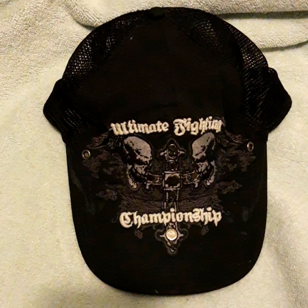 COLLECTABLE UFC HAT !!!!!!